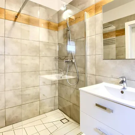 Ferienhaus Atemberaubendes Haus In Mit Swimmingpool *