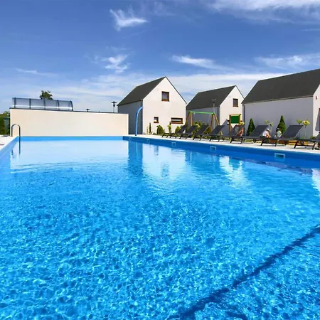 Atemberaubendes Haus In Mit Swimmingpool * Treptower Deep